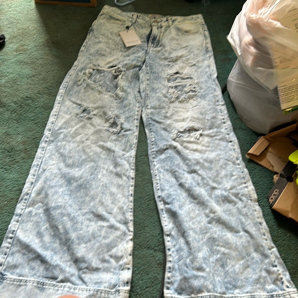 NWT, Women’s bleach washed distressed wide leg jeans. Uniq by Litz, size 5/27.